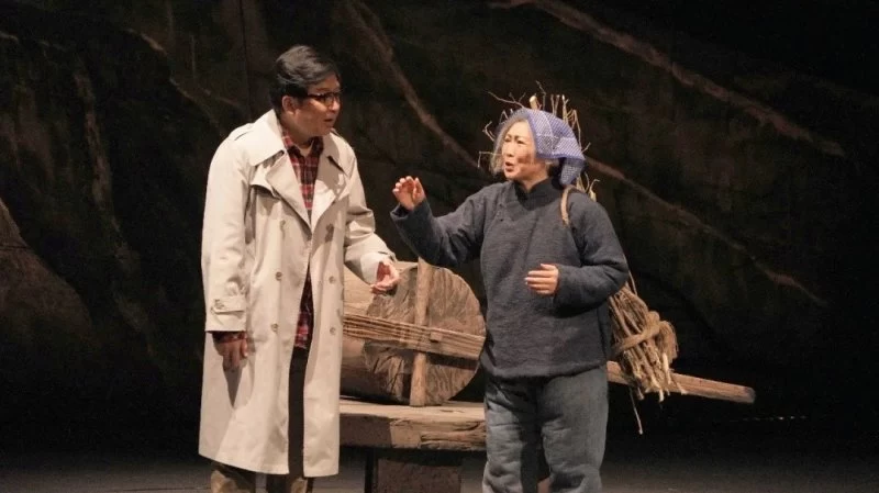 为平凡而伟大的奋斗者放歌——写在话剧《路遥》《平凡的世界》在黄冈上演之际(图1) 为平凡而伟大的奋斗者放歌——写在话剧《路遥》《平凡的世界》在黄冈上演之际(图1)