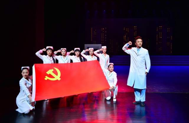 礼赞百年华诞 再续发展篇章——来自湖北黄冈艺术学校的时代报告(图5) 礼赞百年华诞 再续发展篇章——来自湖北黄冈艺术学校的时代报告(图5)