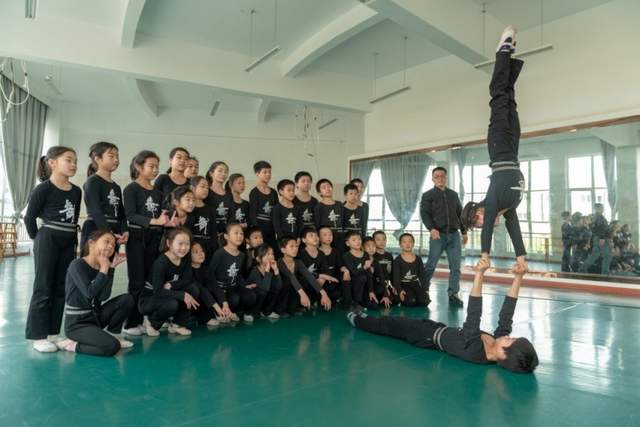礼赞百年华诞 再续发展篇章——来自湖北黄冈艺术学校的时代报告(图7) 礼赞百年华诞 再续发展篇章——来自湖北黄冈艺术学校的时代报告(图7)