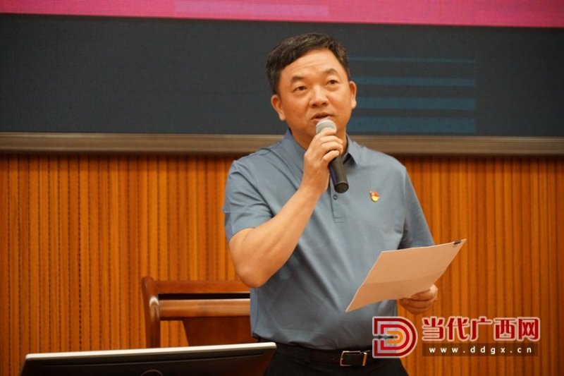 《新时代颂——石才夫朗诵诗选》新书发布会暨阅读分享会在南宁举行(图3) 《新时代颂——石才夫朗诵诗选》新书发布会暨阅读分享会在南宁举行(图3)