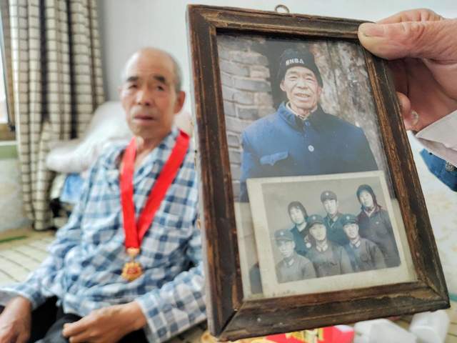 七一,走进老党员——农民摄影人杨晓勇为农民党员入户留影(图6) 七一,走进老党员——农民摄影人杨晓勇为农民党员入户留影(图6)
