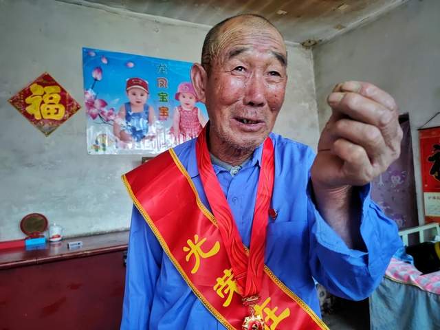七一,走进老党员——农民摄影人杨晓勇为农民党员入户留影(图7) 七一,走进老党员——农民摄影人杨晓勇为农民党员入户留影(图7)