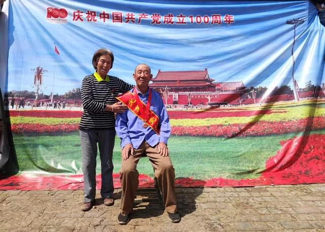 七一，走进老党员——农民摄影人杨晓勇为农民党员入户留影(图8)