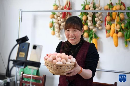 上下同心,尽锐出战——脱贫攻坚精神述评(图7) 上下同心,尽锐出战——脱贫攻坚精神述评(图7)