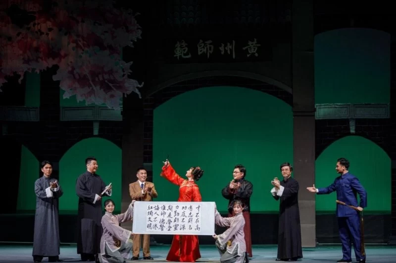 《霜天红烛》亮相第九届中国(安庆)黄梅戏艺术节受好评(图1) 《霜天红烛》亮相第九届中国(安庆)黄梅戏艺术节受好评(图1)
