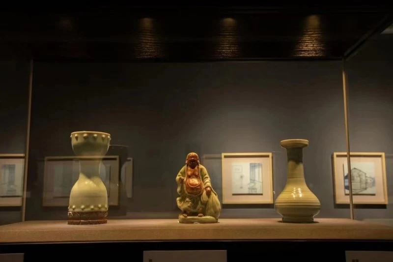 以瓷入画描绘古瓷之美,“素笔珠山——宿利群绘画展”开幕(图6) 以瓷入画描绘古瓷之美,“素笔珠山——宿利群绘画展”开幕(图6)