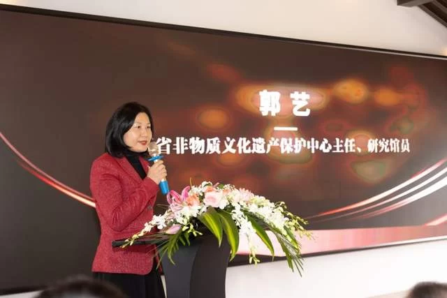 朱炳仁钟连盛大师联袂创作《福禄中国尊》铜雕景泰蓝在杭首发(图4) 朱炳仁钟连盛大师联袂创作《福禄中国尊》铜雕景泰蓝在杭首发(图4)
