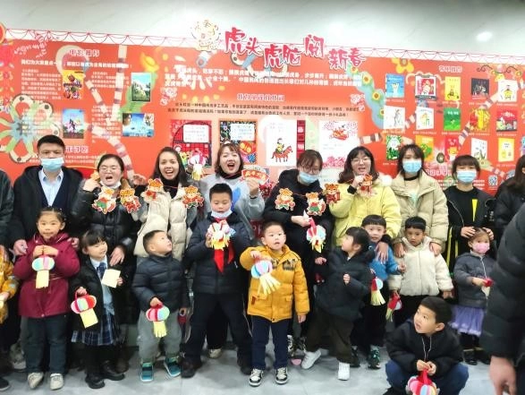 书香迎新春:温州市图书馆启动“相约文化年”创意阅读系列活动(图2) 书香迎新春:温州市图书馆启动“相约文化年”创意阅读系列活动(图2)