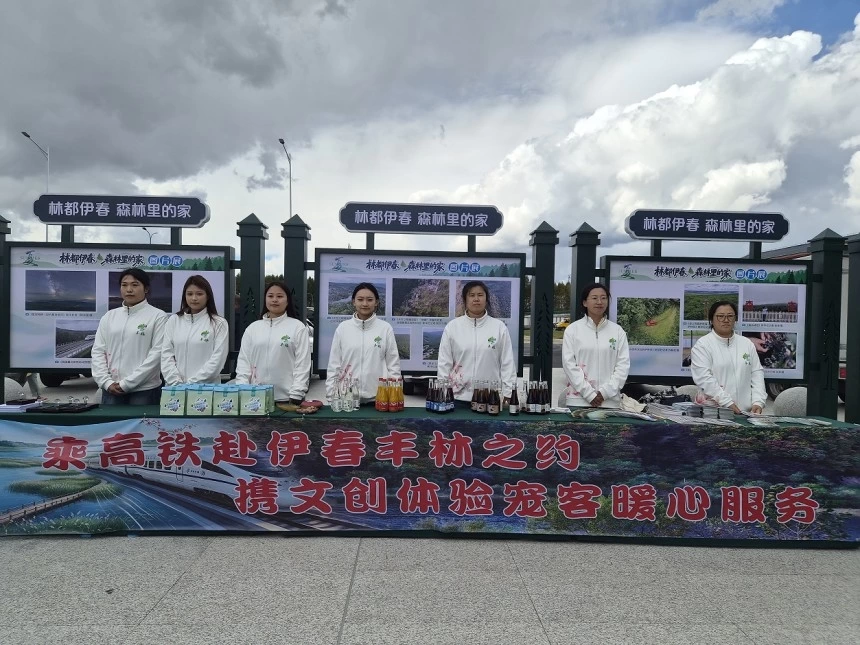 丰林文旅:全员在岗不打烊 暖心宠客护航国庆黄金周(图2) 丰林文旅:全员在岗不打烊 暖心宠客护航国庆黄金周(图2)
